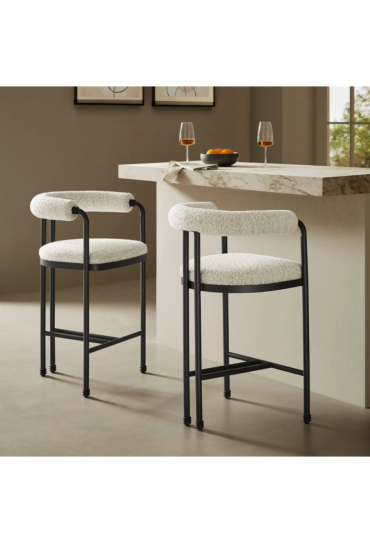 Tabouret de bar Aveline à dossier incurvé en métal et boucle, perle noire